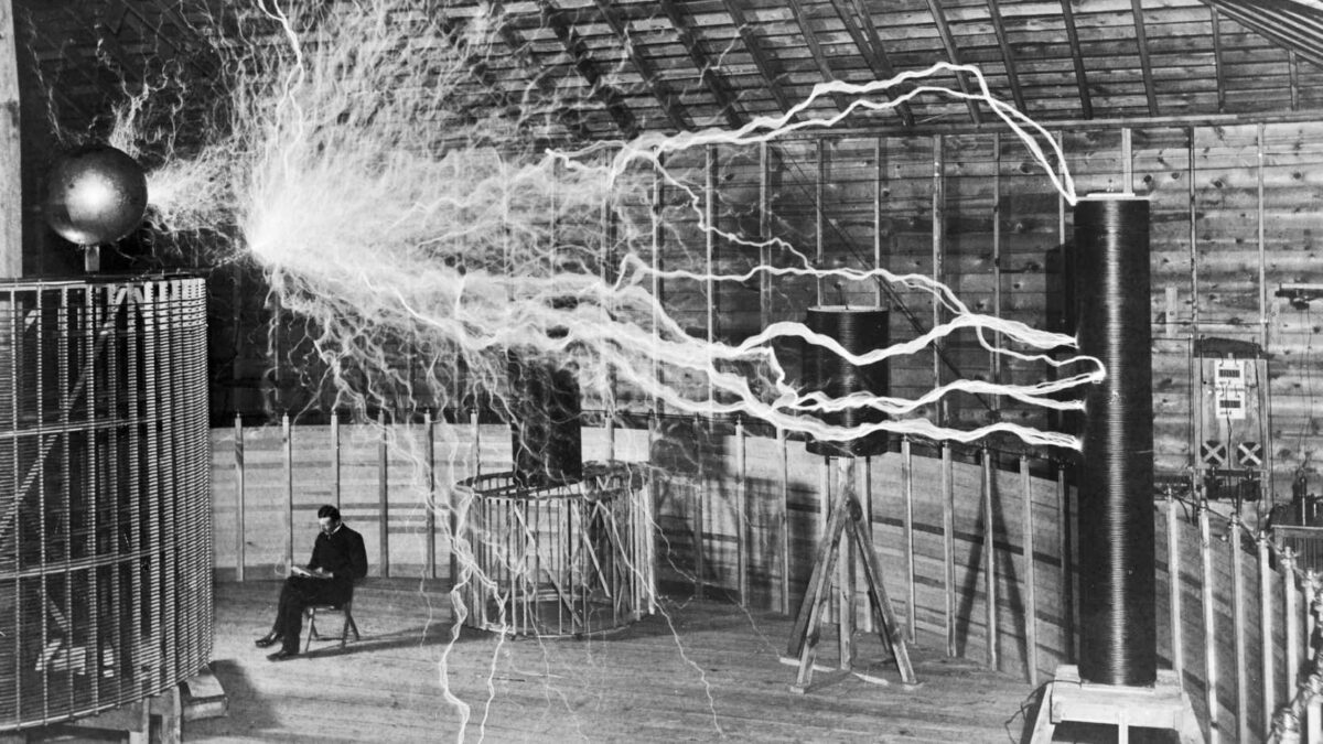Nikola Tesla – portret wynalazcy, zdjęcie historyczne